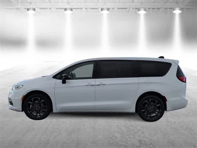 Thumbnail: 2026 Chrysler Pacifica - 5