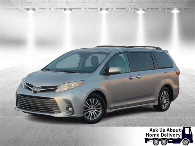 2020 Toyota Sienna XLE's photo