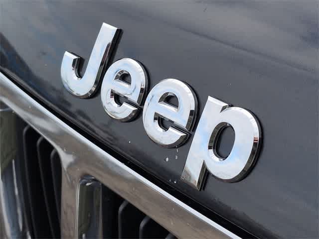 Thumbnail: 2012 Jeep Grand Cherokee - 12