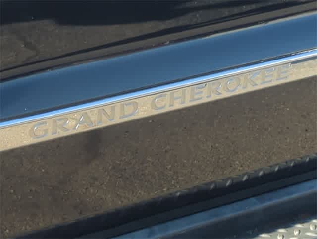 Thumbnail: 2011 Jeep Grand Cherokee - 13