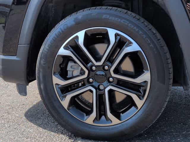 Thumbnail: 2023 Jeep Compass - 13
