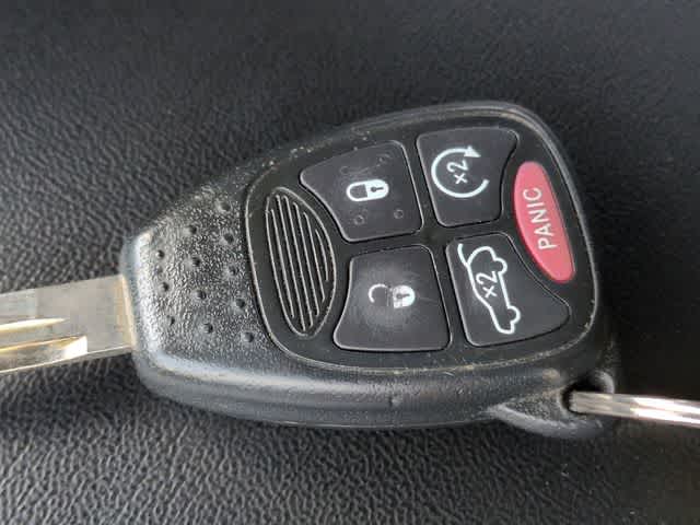 Thumbnail: 2013 Chrysler 200 - 32