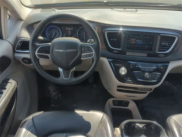 Thumbnail: 2021 Chrysler Voyager - 23