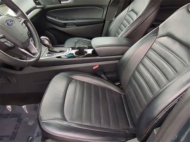 Thumbnail: 2016 Ford Edge - 16