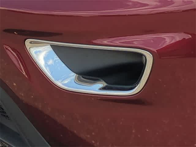 Thumbnail: 2017 Jeep Grand Cherokee - 11