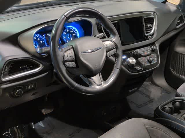 Thumbnail: 2018 Chrysler Pacifica - 10