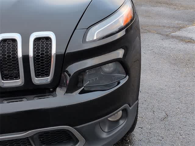 Thumbnail: 2018 Jeep Cherokee - 11