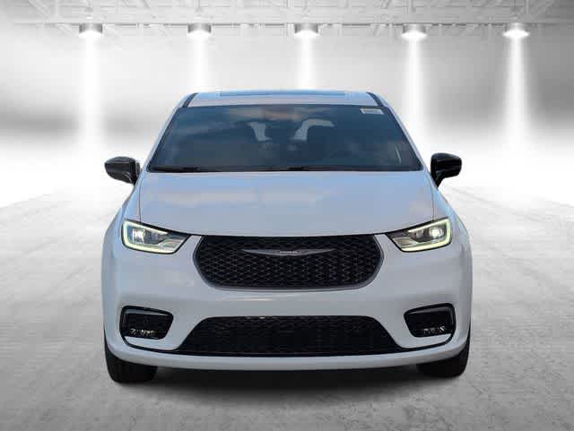 Thumbnail: 2026 Chrysler Pacifica - 3