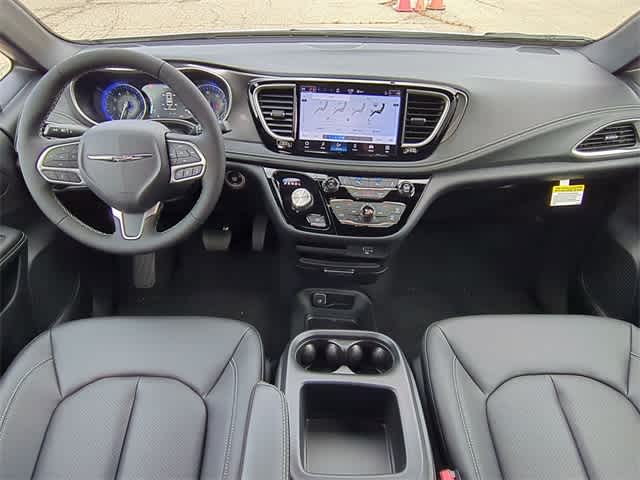 Thumbnail: 2026 Chrysler Pacifica - 16