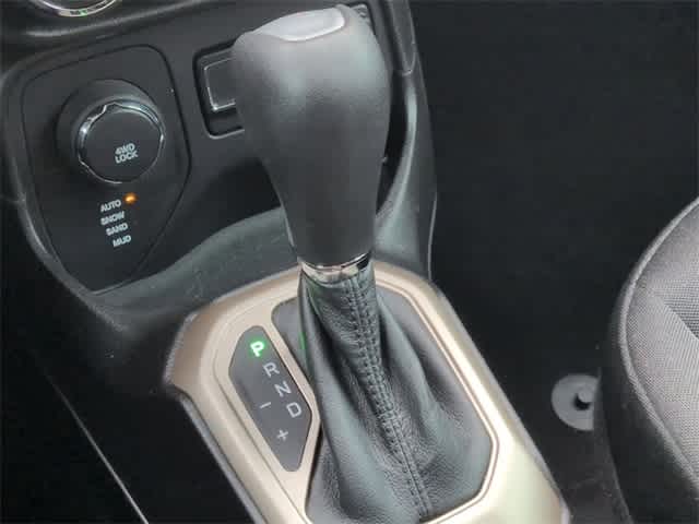 Thumbnail: 2017 Jeep Renegade - 37