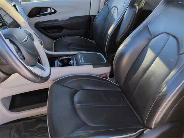 Thumbnail: 2021 Chrysler Pacifica - 16