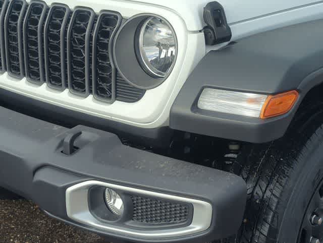 Thumbnail: 2026 Jeep Gladiator - 11
