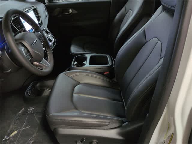 Thumbnail: 2026 Chrysler Pacifica - 17