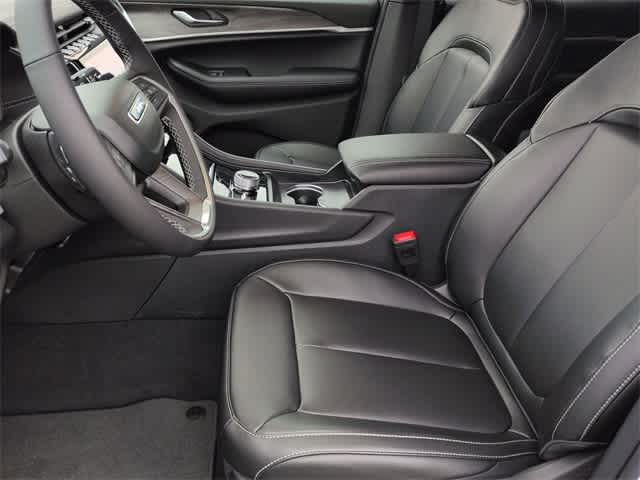 Thumbnail: 2025 Jeep Grand Cherokee - 17