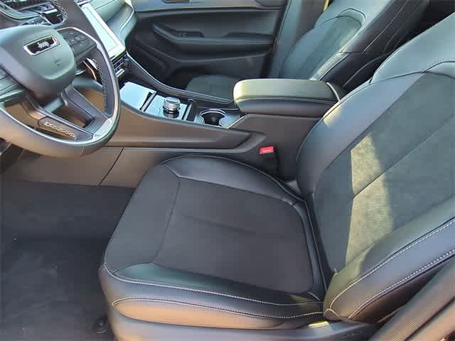 Thumbnail: 2025 Jeep Grand Cherokee - 16