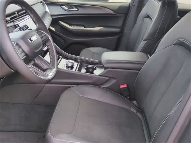 2025 Jeep Grand Cherokee Altitude 17