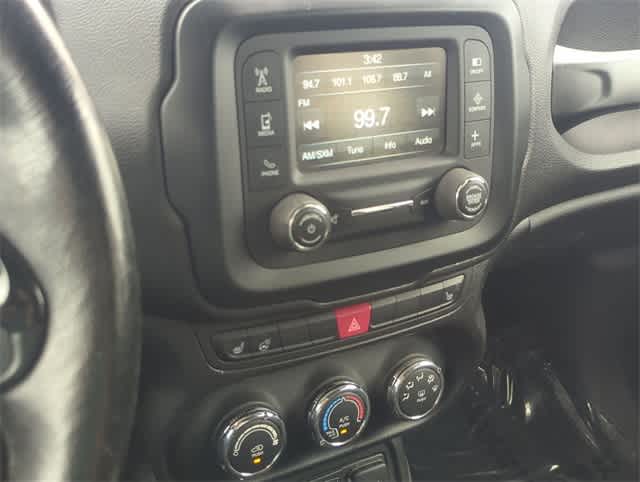 Thumbnail: 2017 Jeep Renegade - 29
