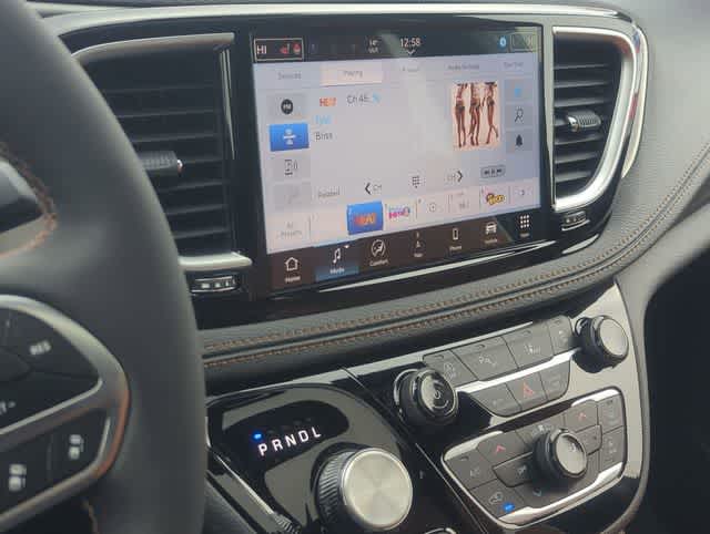 Thumbnail: 2026 Chrysler Pacifica - 30