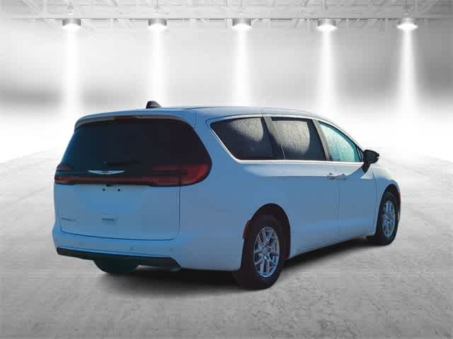 Thumbnail: 2026 Chrysler Pacifica - 8