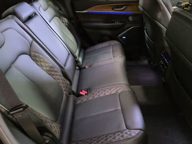 Thumbnail: 2023 Jeep Grand Cherokee - 21