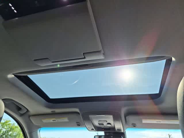 Thumbnail: 2017 GMC Yukon - 24
