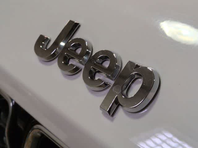 Thumbnail: 2022 Jeep Grand Cherokee - 12