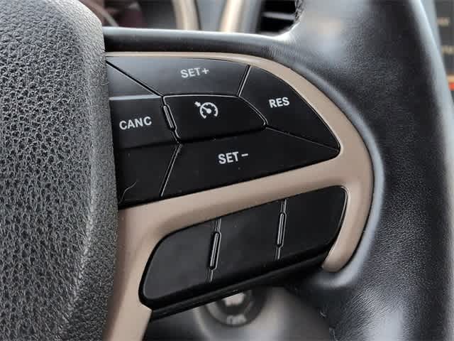 Thumbnail: 2018 Jeep Cherokee - 25