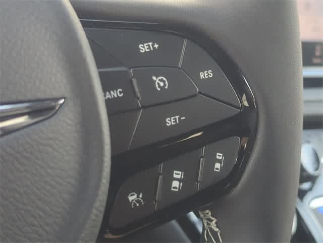 Thumbnail: 2026 Chrysler Pacifica - 25