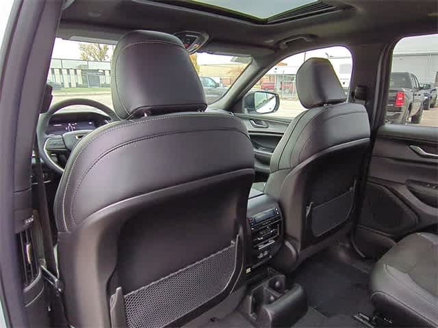 Thumbnail: 2025 Jeep Grand Cherokee L - 18