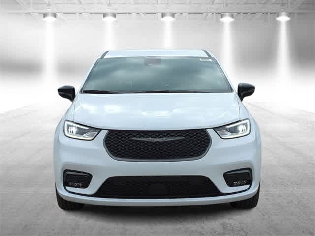 Thumbnail: 2026 Chrysler Pacifica - 3