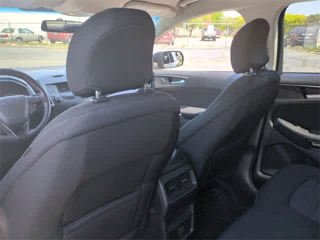 2015 Ford Edge SE 18