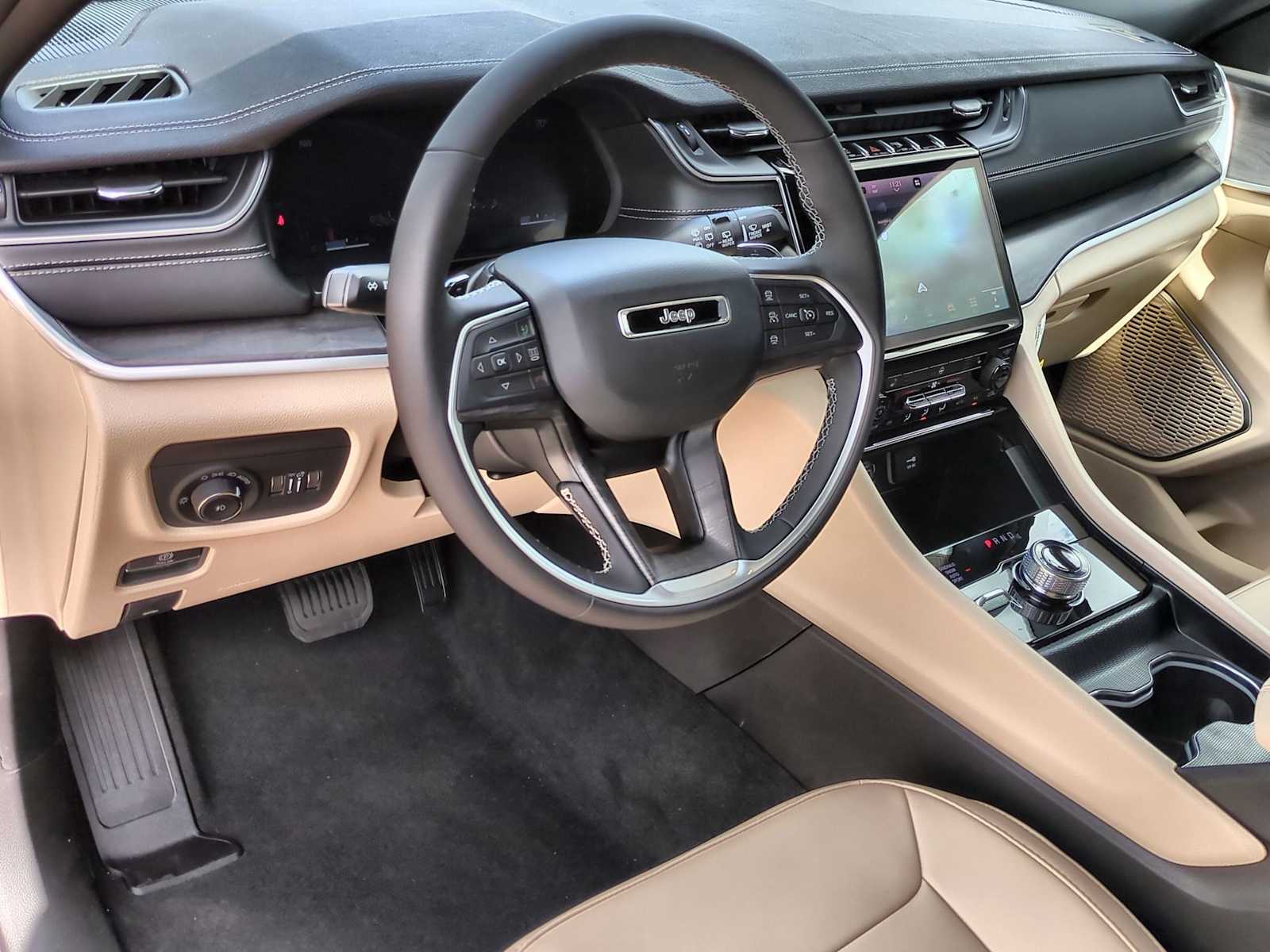 Thumbnail: 2025 Jeep Grand Cherokee - 10