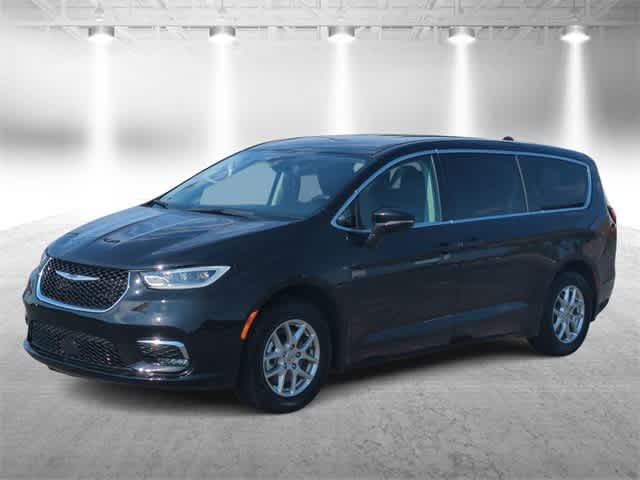 2024 Chrysler Pacifica Touring L photo 4