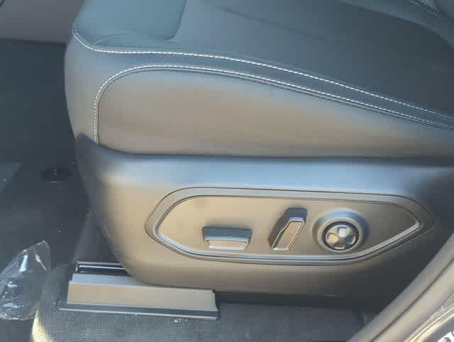 Thumbnail: 2025 Jeep Grand Cherokee - 17