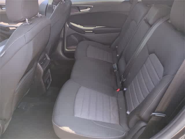2015 Ford Edge SE 19