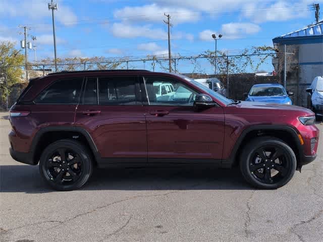 Thumbnail: 2025 Jeep Grand Cherokee - 15