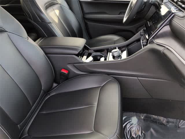 Thumbnail: 2023 Jeep Grand Cherokee - 22