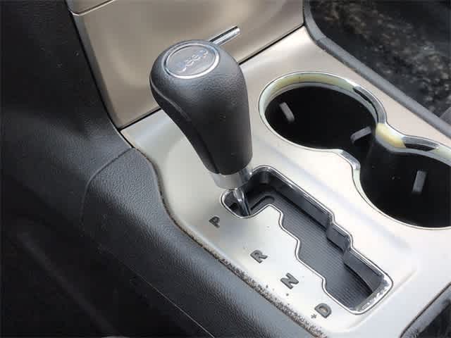 Thumbnail: 2012 Jeep Grand Cherokee - 28