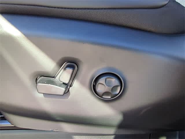 Thumbnail: 2026 Chrysler Pacifica - 18