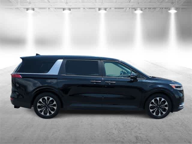 Thumbnail: 2022 Kia Carnival - 9