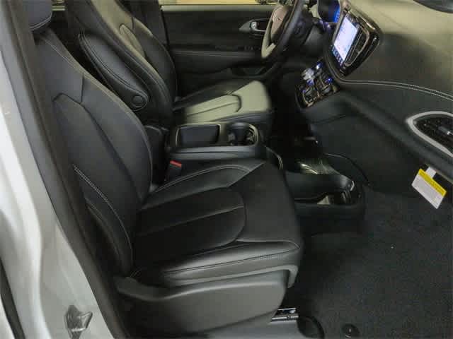 Thumbnail: 2026 Chrysler Pacifica - 24