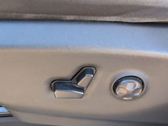 Thumbnail: 2020 Chrysler Pacifica - 17