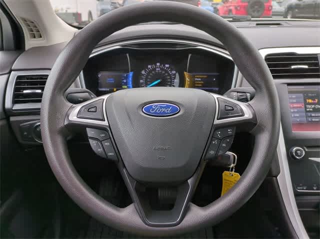 2013 Ford Fusion SE 22