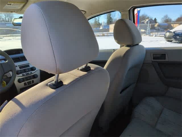 Thumbnail: 2010 Ford Focus - 17