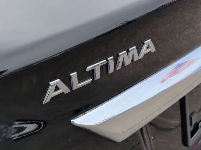 Thumbnail: 2015 Nissan Altima - 13