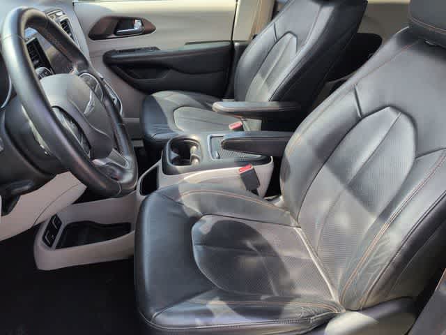 Thumbnail: 2018 Chrysler Pacifica - 16