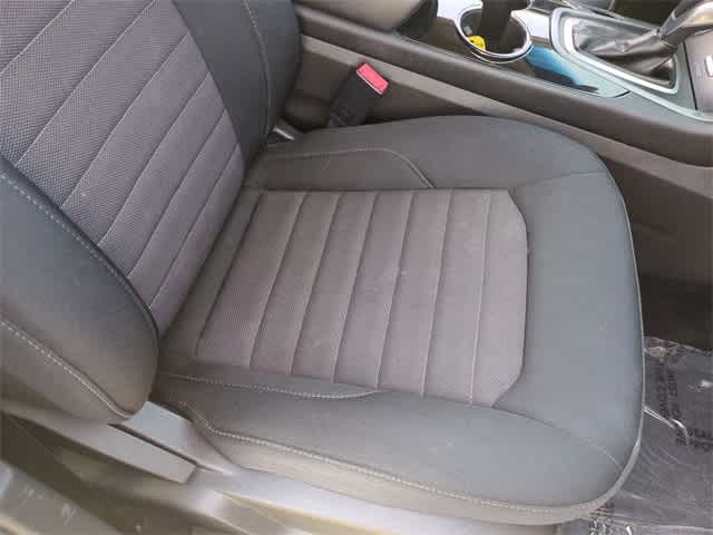2015 Ford Edge SE 21
