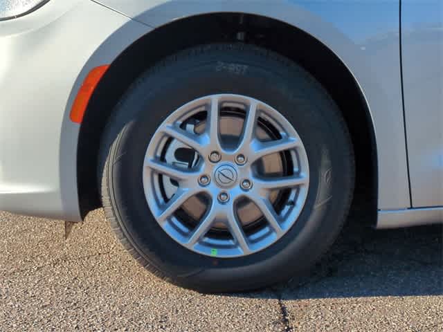 Thumbnail: 2026 Chrysler Pacifica - 14