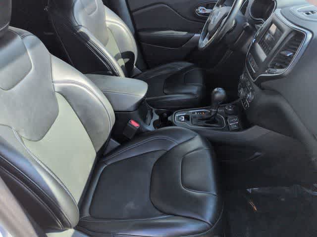 Thumbnail: 2021 Jeep Cherokee - 21