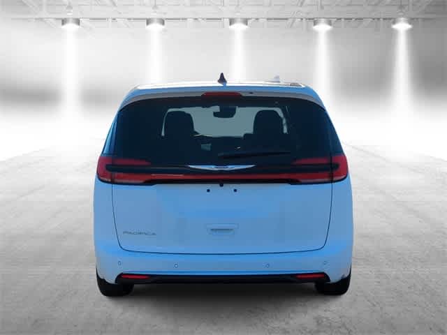 Thumbnail: 2026 Chrysler Pacifica - 7